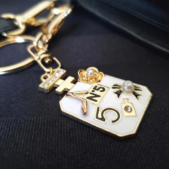 Large Gold Fragrance Pendant Key Chain | Chic and Elegant Key Chain | NEW - Picture 8 of 8